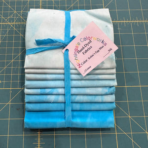 Hand-dyed 8-step FQ bundle - robin's egg blue