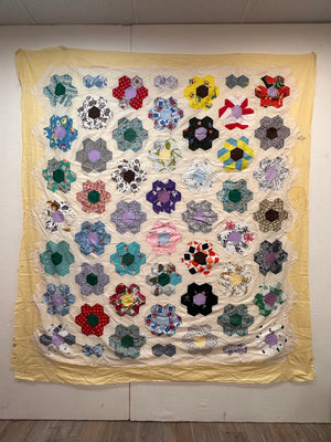 Hexagon flower Vintage quilt top (Copy)